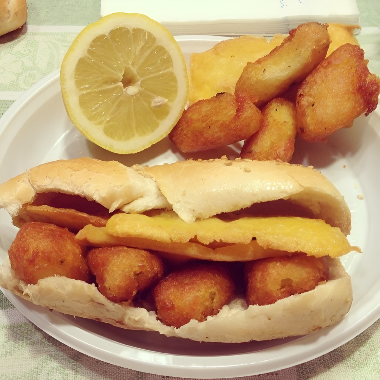 Panino con panelle e crocchè