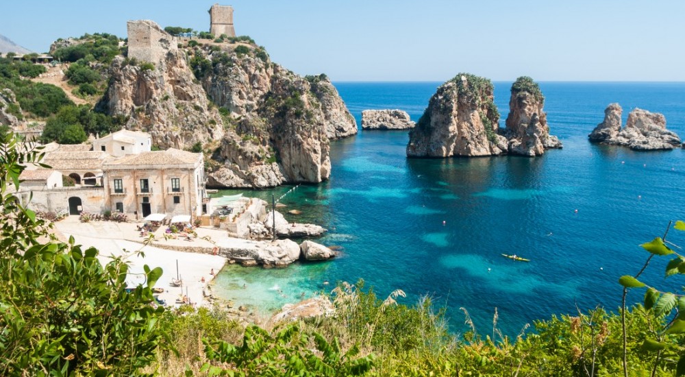 Scopello, la baia della tonnara e il borgo