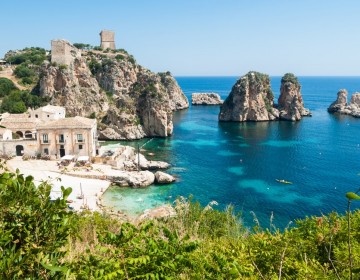 Scopello, la baia della tonnara e il borgo